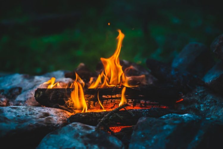 guide to quantity of firewood you need for a good campfire